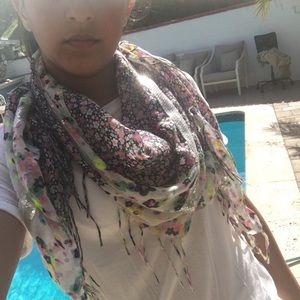 Flower pattern scarf
